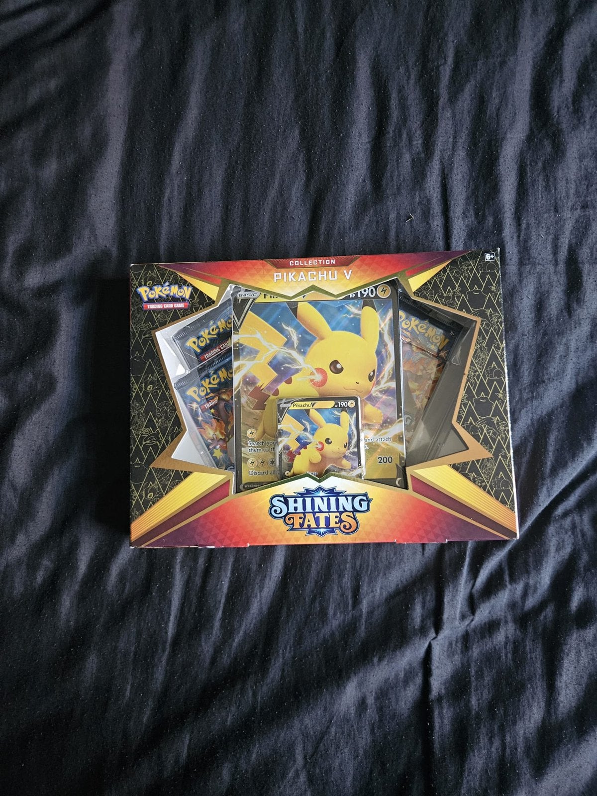 Pikachu shining fates box, Ophalen, Zo goed als nieuw