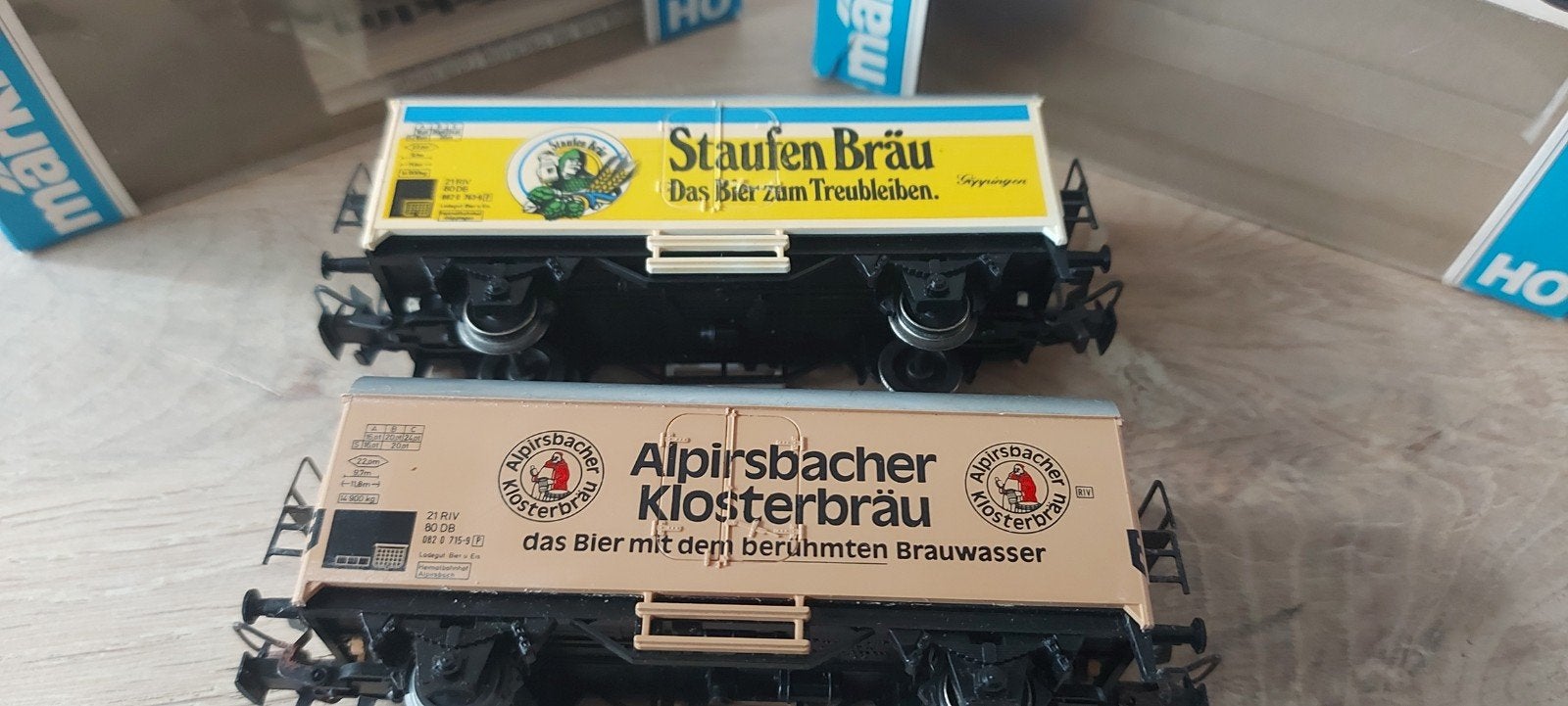 Märklin DB bierwagens Staufenbrau en Klosterbräu in ovp, Wisselstroom, Wagon, Ophalen of Verzenden, Zo goed als nieuw