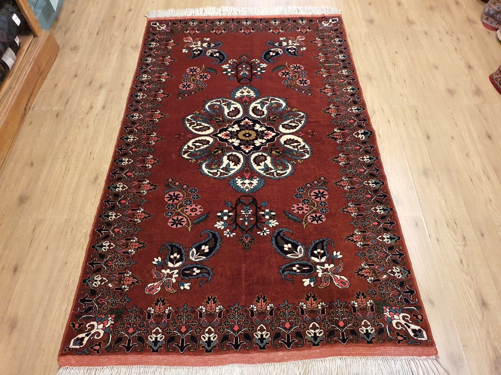 Vintage handgeknoopt perzisch tapijt 240x129, Info@SlatsAntiek.nl, Tweedehands, 100 tot 150 cm, Perzisch