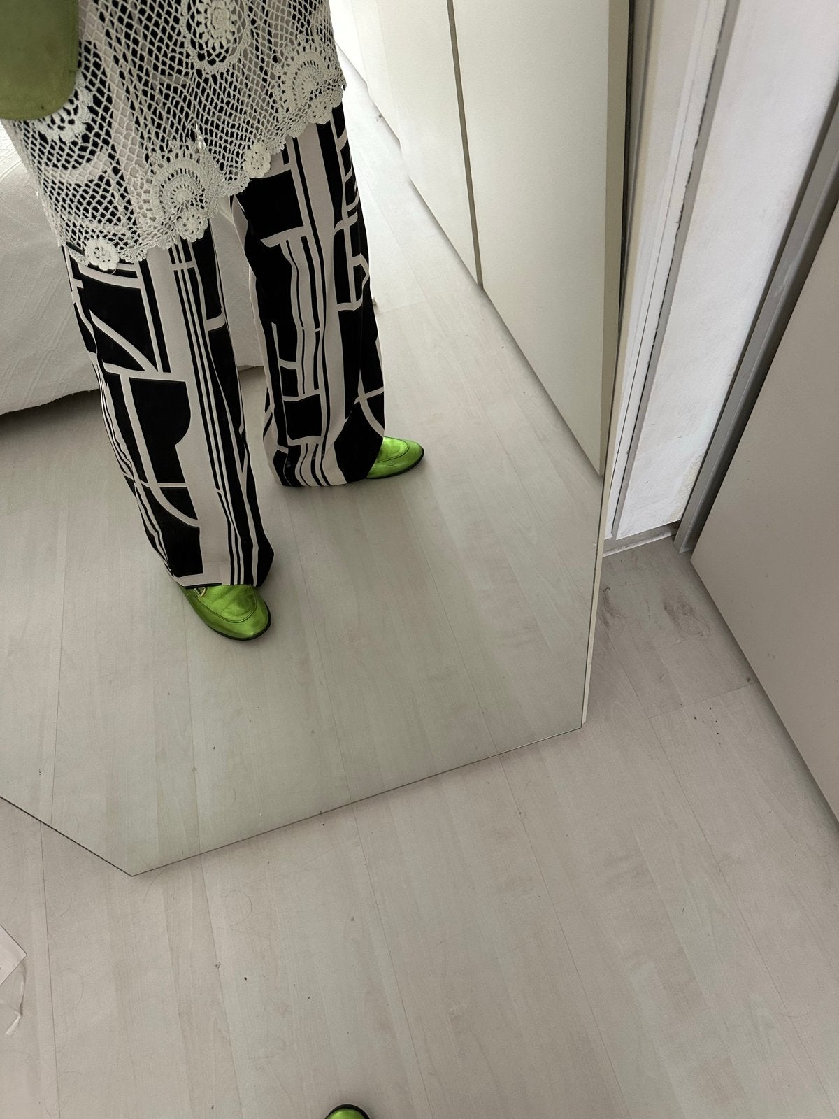 Zara broek, zwart/wit, maat 42, nooit gedragen, Kleding | Dames, Broeken en Pantalons, Ophalen of Verzenden, Nieuw, Maat 42/44 (L)