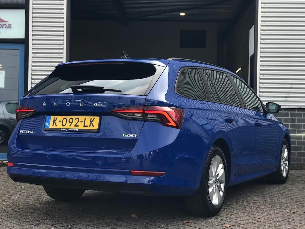 Skoda Octavia Combi 1.0 e-TSI Sport Business Edition Plus|Ma, Auto's, Skoda, Gebruikt, Euro 6, Blauw, 23 km/l