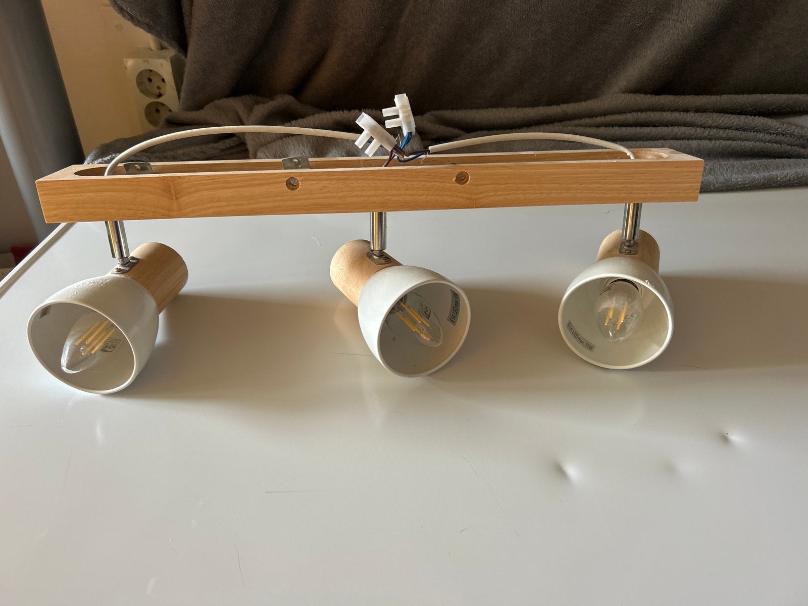 Moderne plafondspot met 3 lampen, hout en wit metaal, Ophalen, 50 tot 100 cm, Zo goed als nieuw, Minder dan 25 cm
