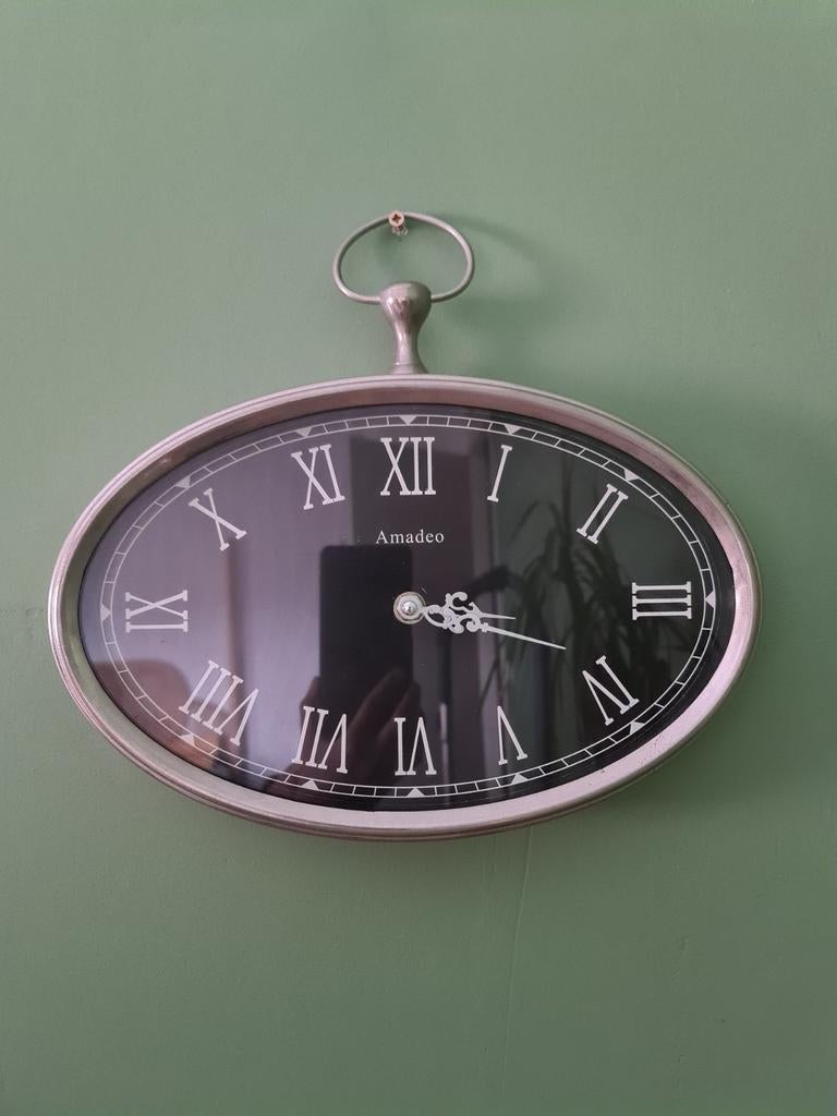Retro Vintage Wandklok Ovaal Zwart Zilver, Huis en Inrichting, Ophalen of Verzenden, Zo goed als nieuw, Analoog, Wandklok