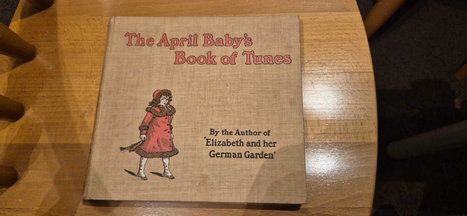 The April Baby's Book of Tunes - Antiek Kinderboek 1900, Boeken, Ophalen of Verzenden, Gelezen, Elizabeth and her German Garden