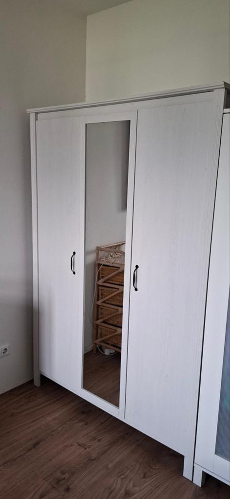 Ikea kledingkast met spiegel, 190x131x57 cm, Ophalen, Met deur(en), Gebruikt, 100 tot 150 cm