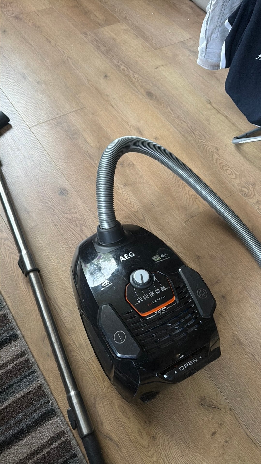 AEG VX7 X pouwer stofzuiger, Witgoed en Apparatuur, Stofzuigers, Zo goed als nieuw, Stille werking, Sledestofzuiger, Minder dan 1200 watt