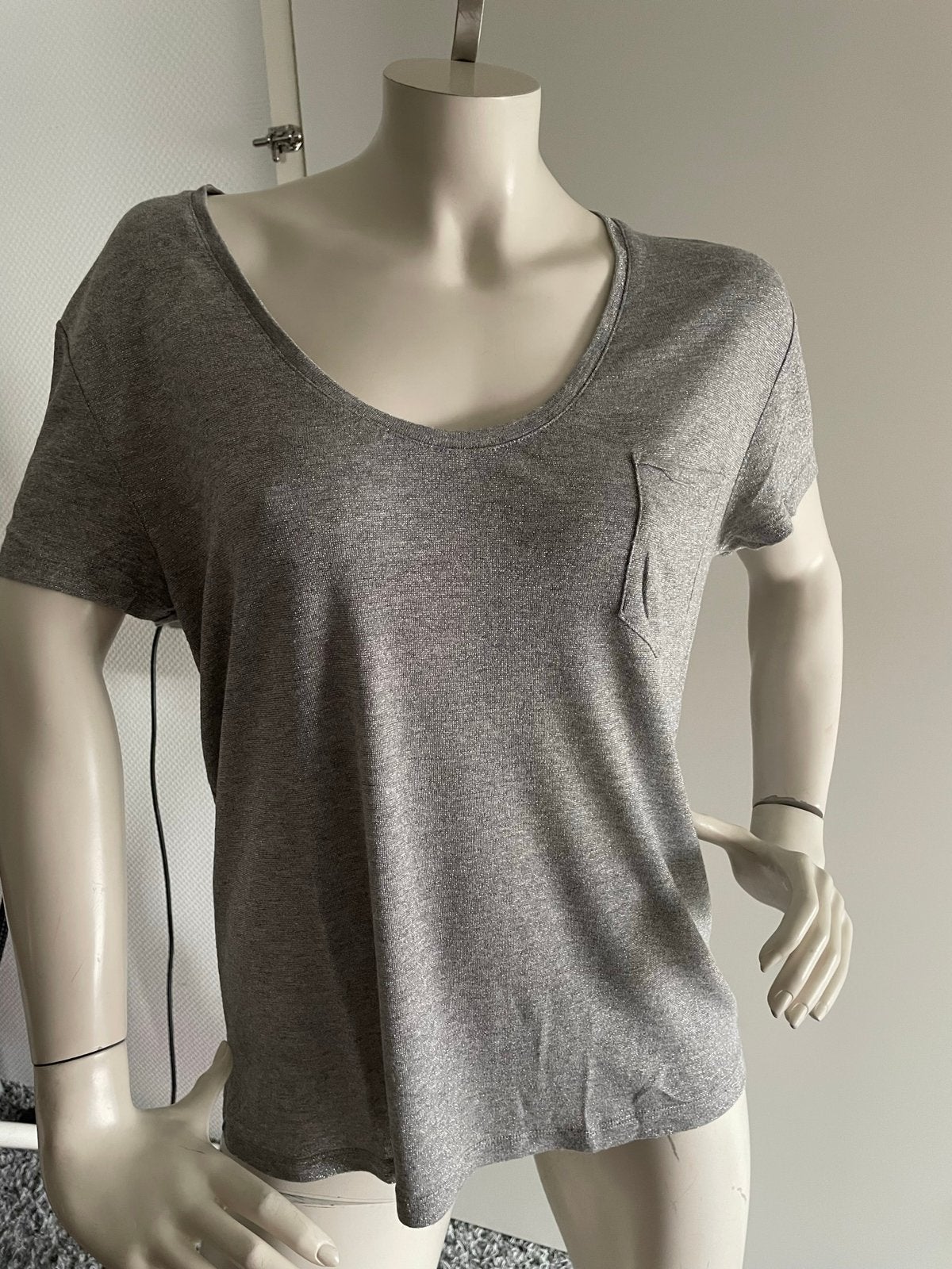 Set zilverkleurige top met lurex maat it 42 nl 38, Kleding | Dames, Maat 38/40 (M), Ophalen of Verzenden, Zo goed als nieuw, Korte mouw