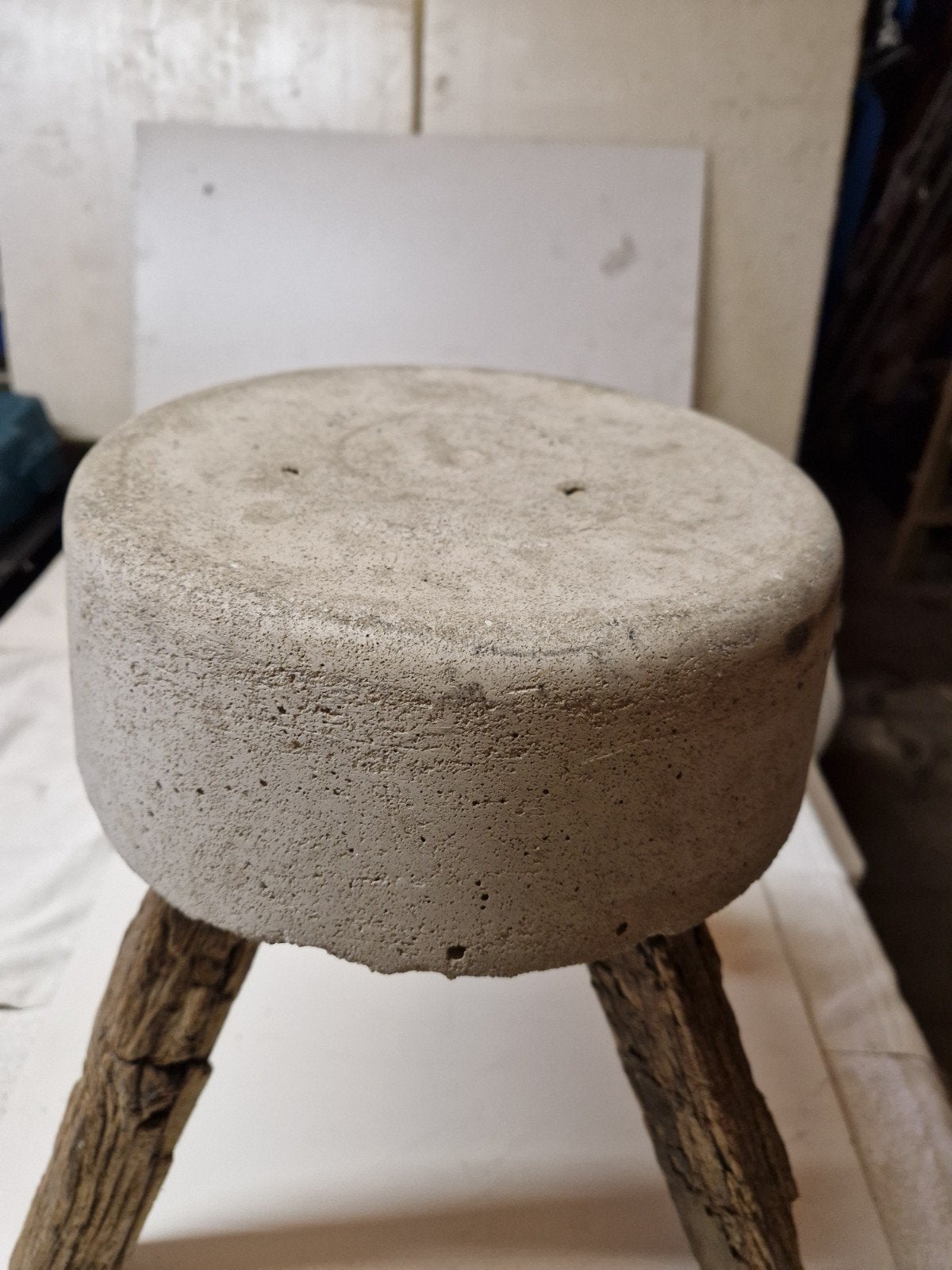 melk kruk van beton, Ophalen, Hout