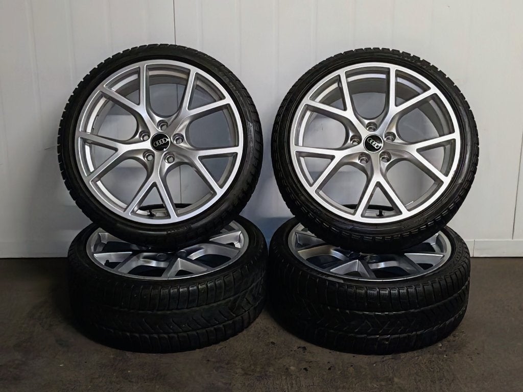 Velgen Audi RS3 8Y - 19inch 8J + Winterbanden, Auto-onderdelen, Banden en Velgen, Gebruikt, Banden en Velgen, Winterbanden, 235 mm