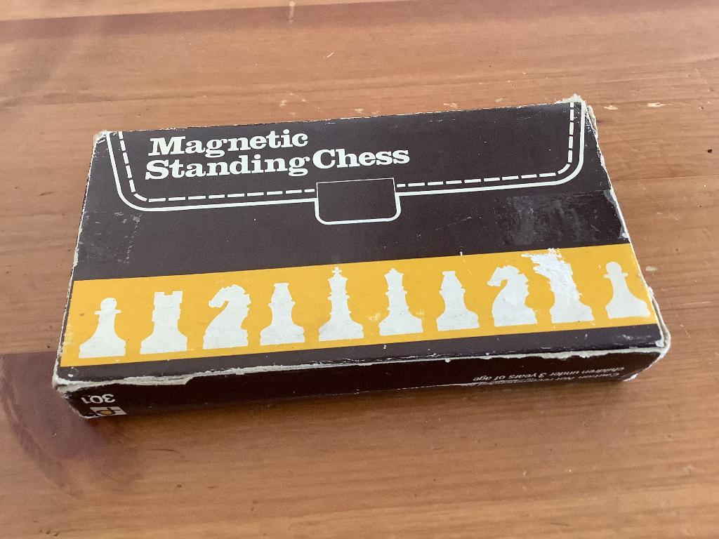 magnetisch reis schaakspel 13 x 13 cm. opklapbaar, Hobby en Vrije tijd, Gezelschapsspellen | Bordspellen, Een of twee spelers