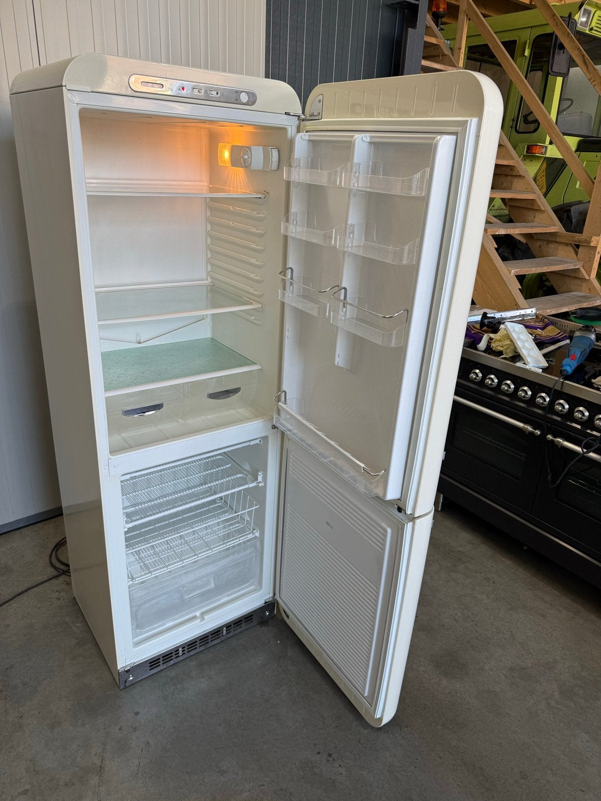 SMEG Koelkast met Aparte Vriezer - Crème Wit, Gebruikt, 200 liter of meer, 60 cm of meer, Met aparte vriezer