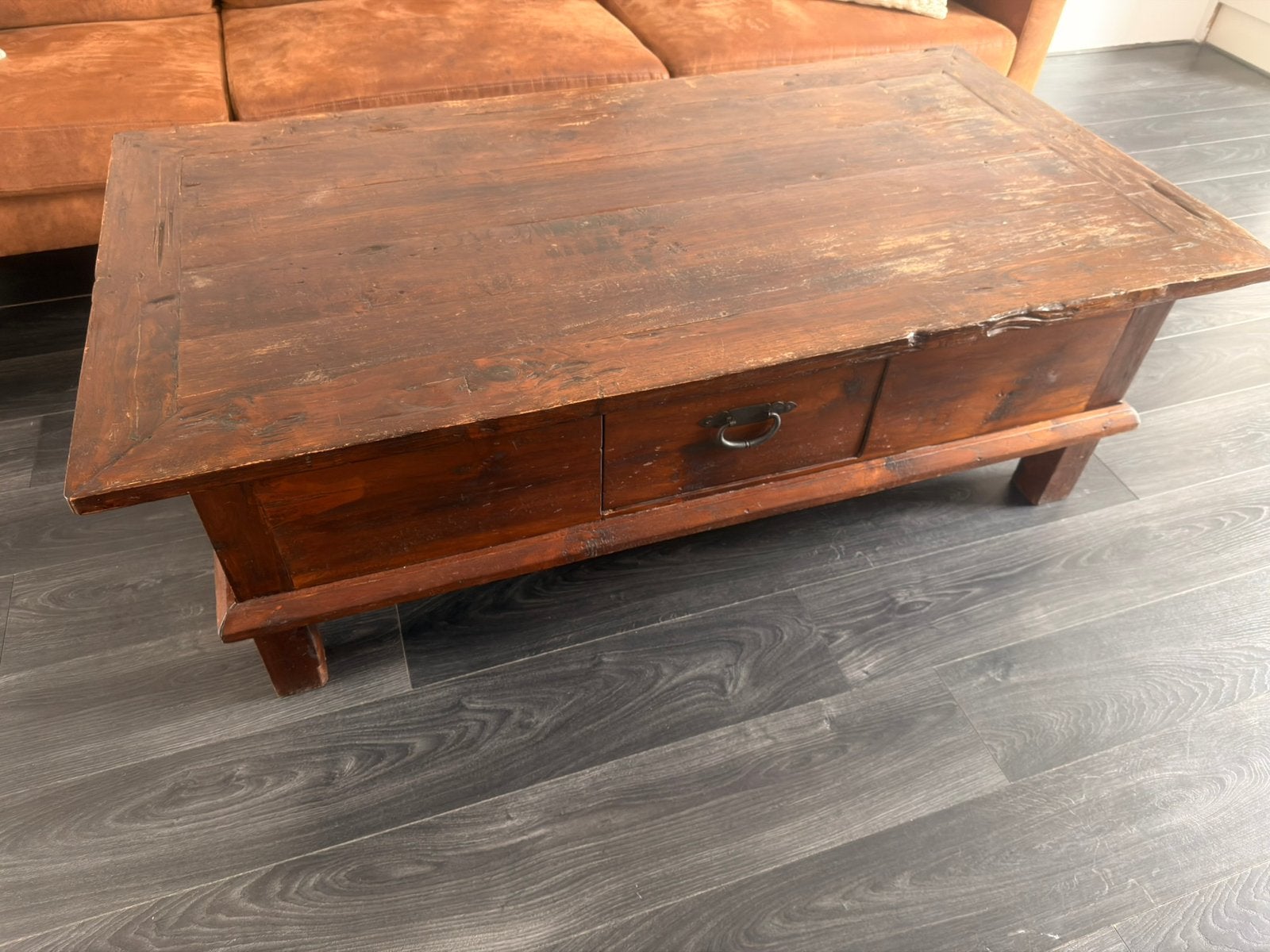 Robuuste houten salontafel met 2 lades, Ophalen, 100 tot 150 cm, 50 tot 100 cm, Zo goed als nieuw