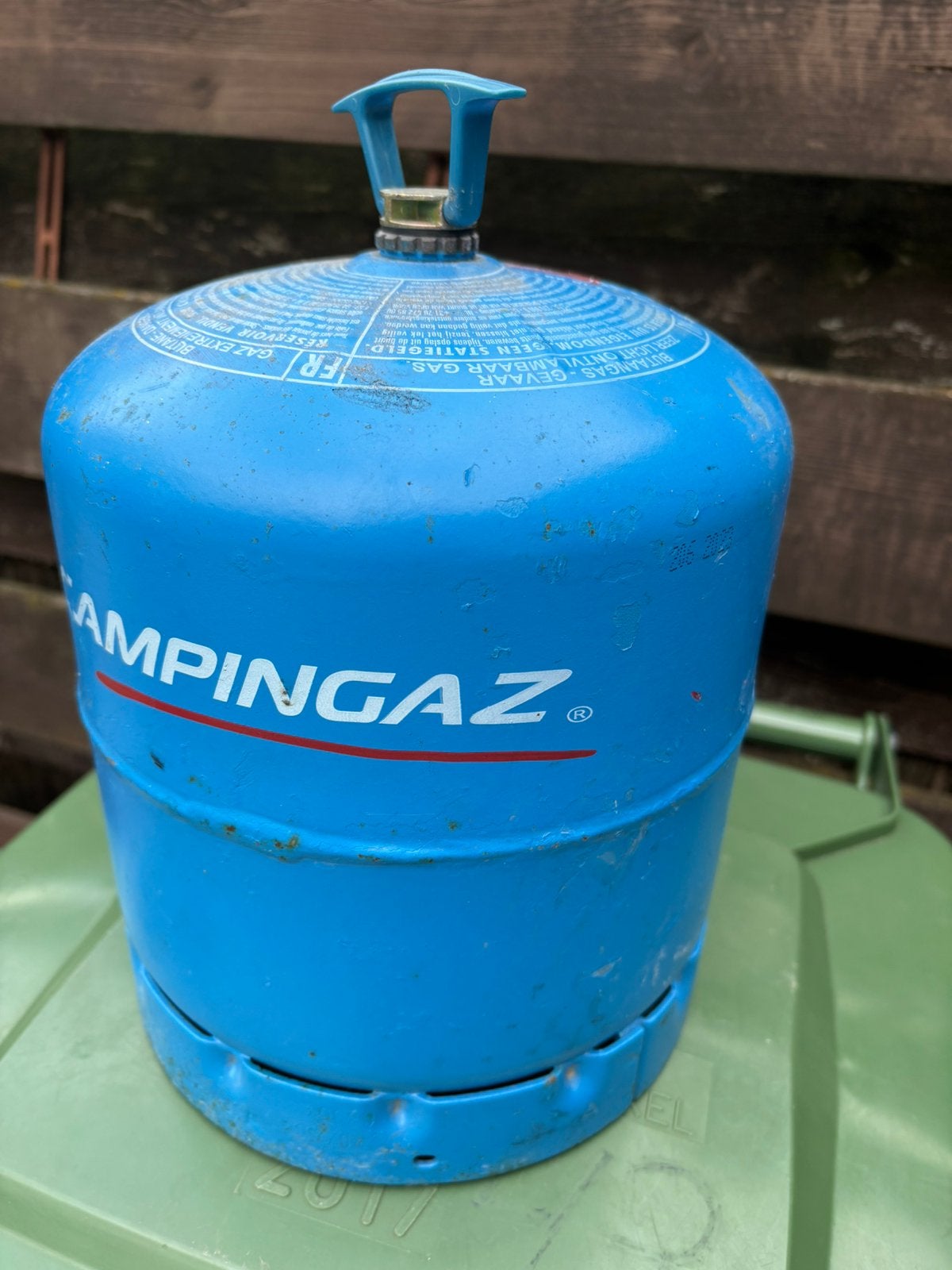 Lege blauwe gasfles, Ophalen, Gebruikt