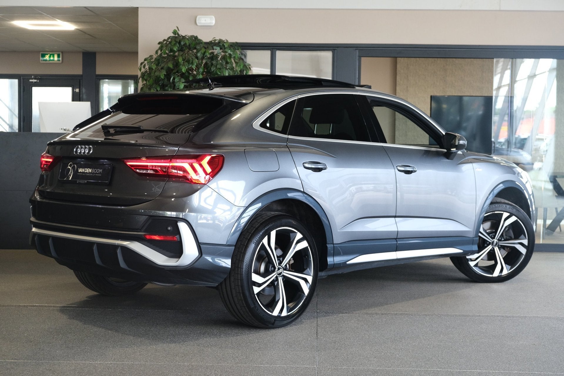 Audi Q3 Sportback 45 TFSI e S-Line 245 PK Pano Leder Navi Le, Auto's, Gebruikt, Zwart, 4 cilinders, Hybride Elektrisch/Benzine