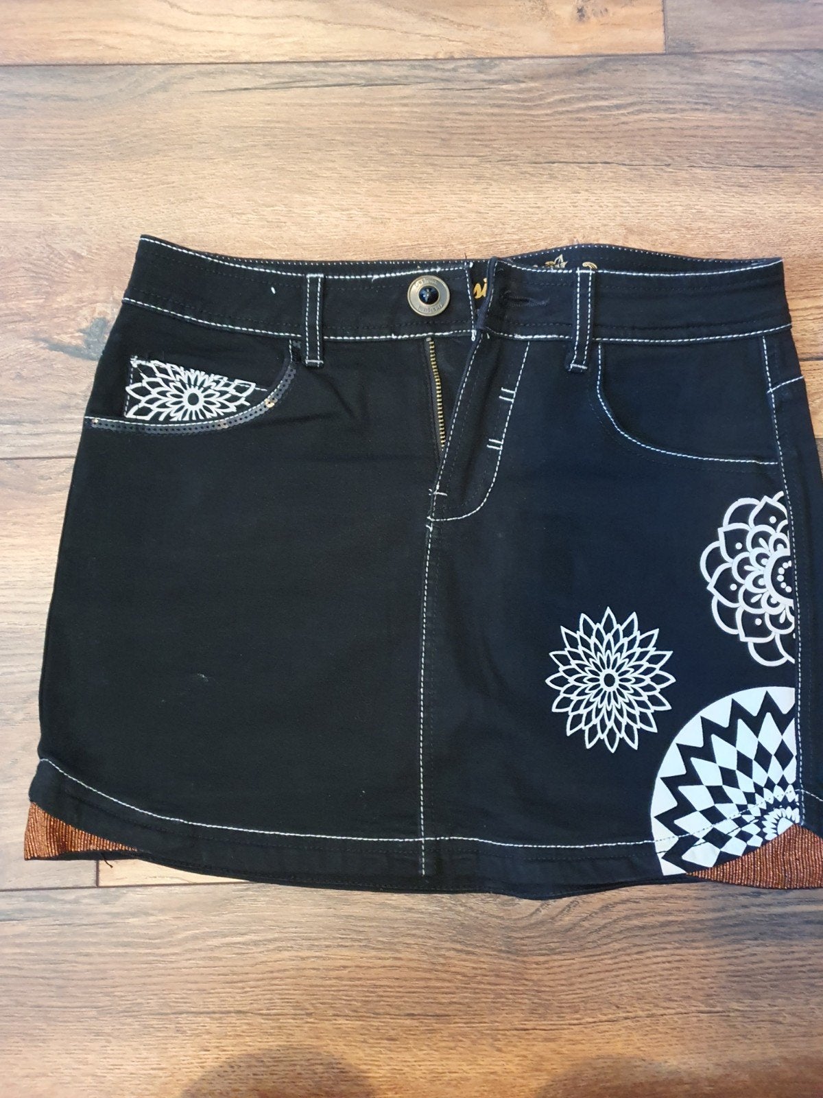 Desigual spijkerrokje met borduursels en pailletten, Kleding | Dames, Rokken, Zwart, Ophalen of Verzenden, Zo goed als nieuw, Boven de knie