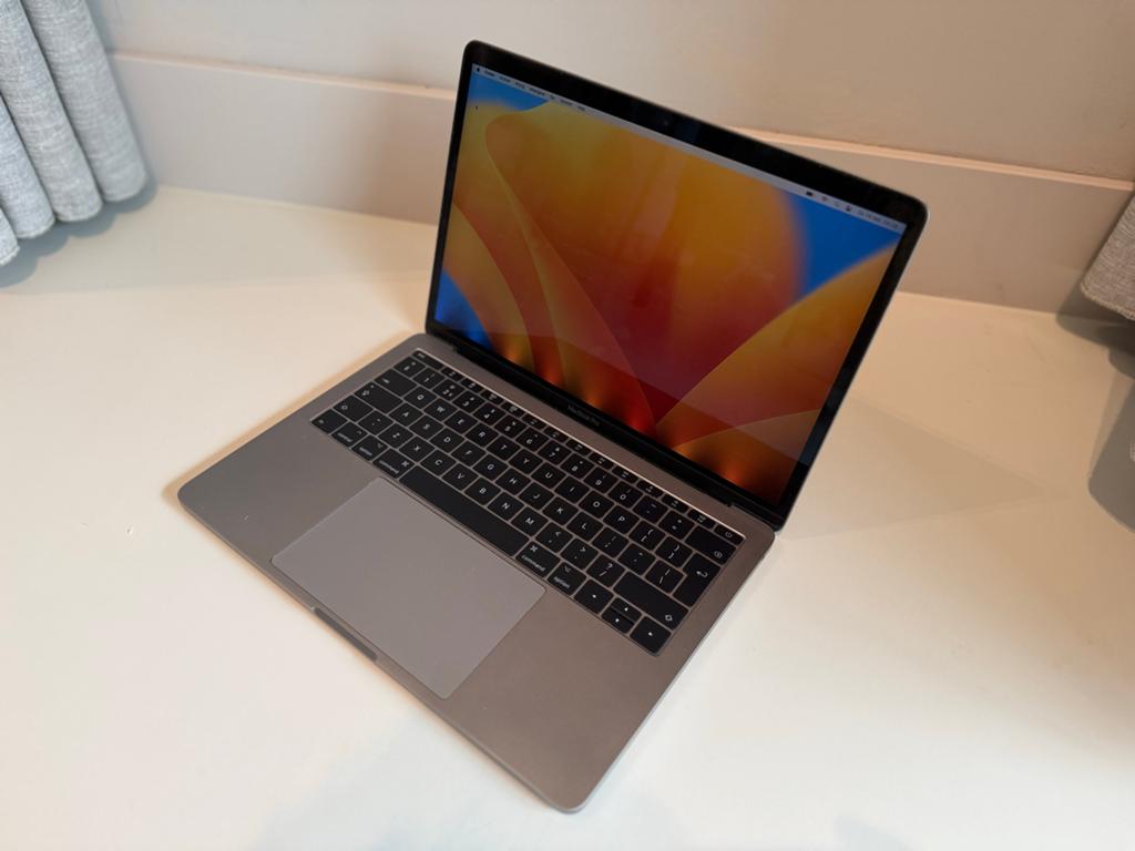 MacBook Pro 13-inch 2017 - 2.3 GHz i5, 8GB RAM, 256 GB, 2 tot 3 Ghz, Qwerty, 8 GB