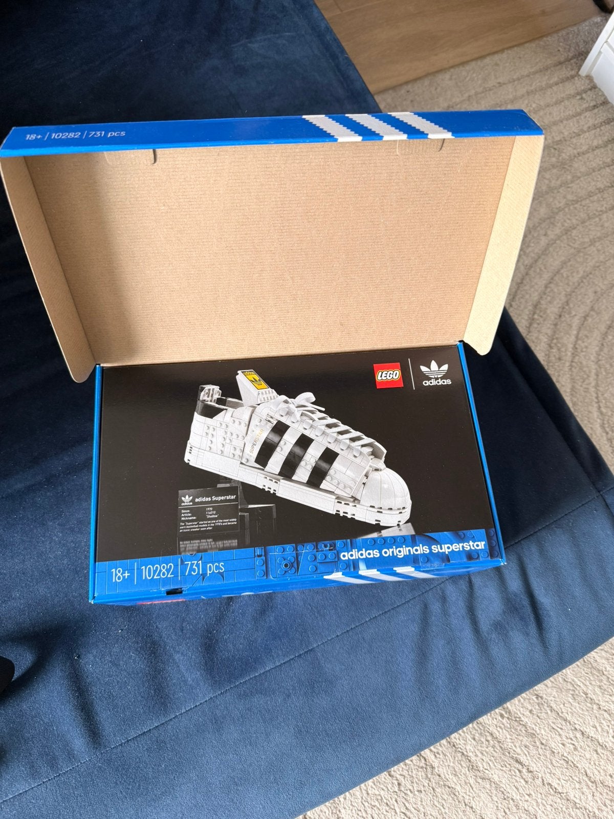 Lego adidas schoen 10282 nieuw in doos, Ophalen of Verzenden, Zo goed als nieuw