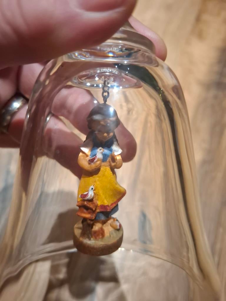 DOLFI Crystal Bell Hand Painted Wooden Little Girl and Birds, Ophalen of Verzenden