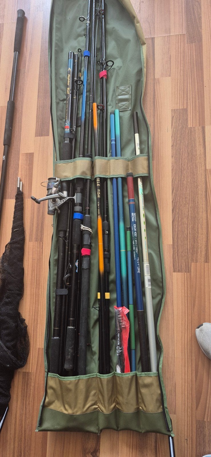 Complete visset: diverse hengels, tas & net. MOET WEG!, Ophalen