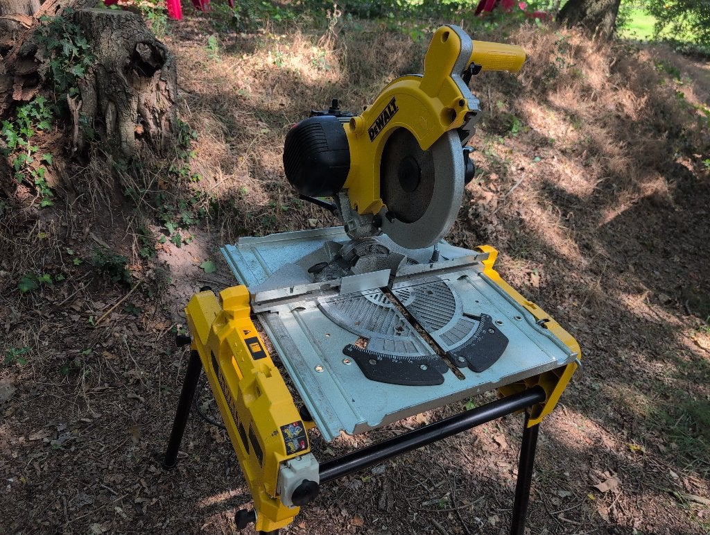 DeWalt DW743N-QS Afkortzaag Tafelzaag Flipzaag, Doe-het-zelf en Verbouw, Gereedschap | Zaagmachines, Ophalen, Gebruikt, DeWalt