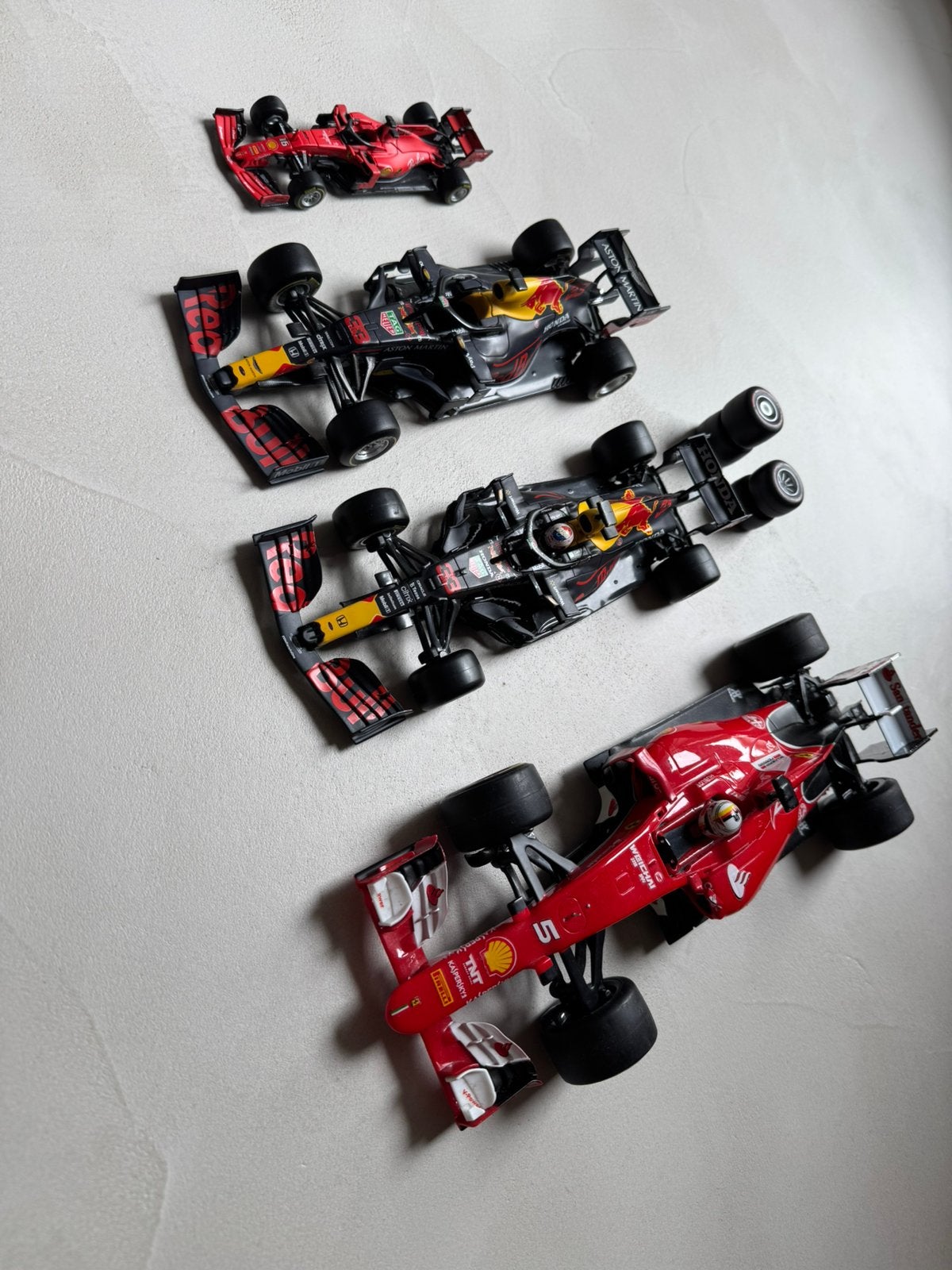 Diverse Ferrari en Red Bull F1 raceauto’s, Ophalen of Verzenden, Zo goed als nieuw, Formule 1