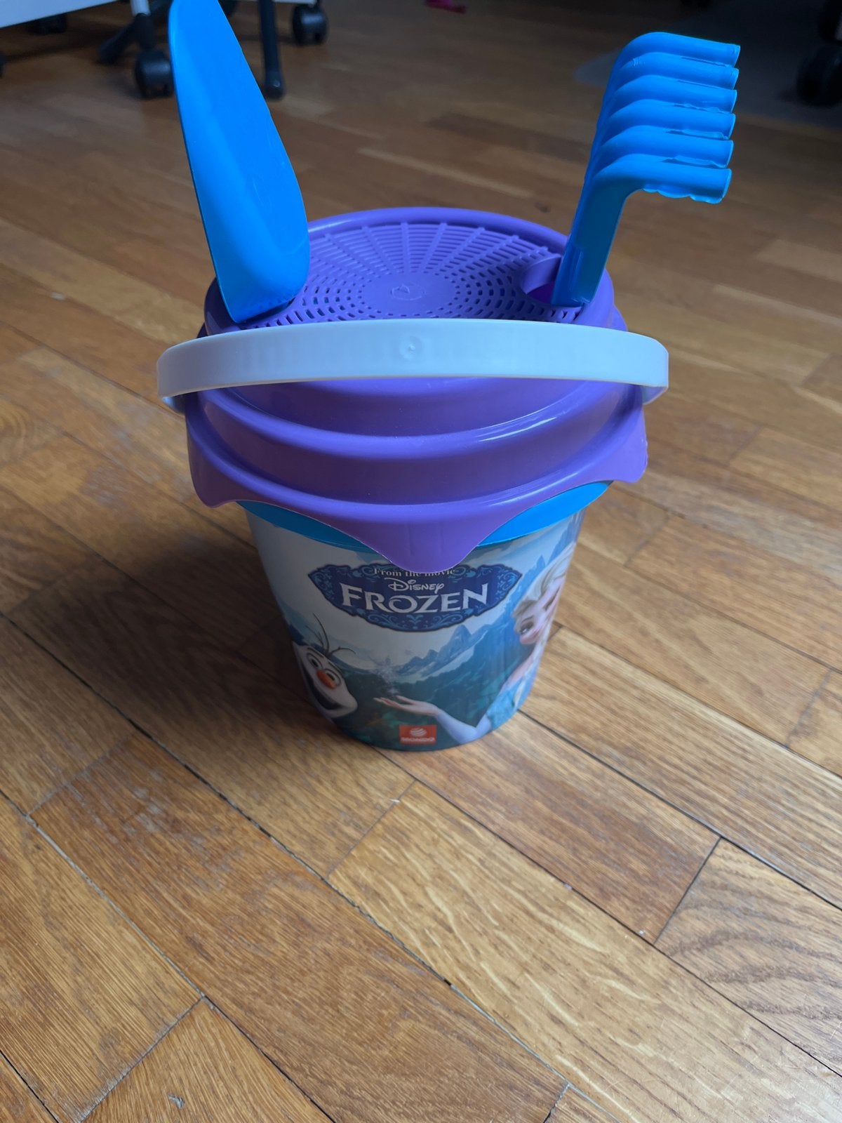 Disney Frozen zandemmertje met schep en harkje, Ophalen, Gebruikt