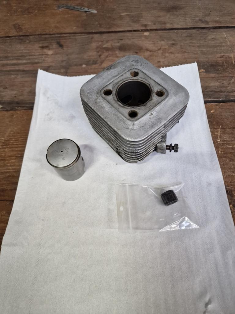 Kreidler 5.3 PK Mahle cilinder 15.63.94 in perfecte staat!, Fietsen en Brommers, Brommeronderdelen | Kreidler, Cilinder, Ophalen of Verzenden