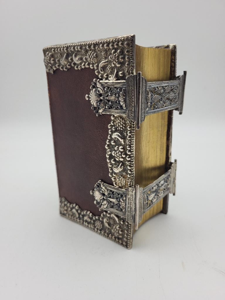 Statenbijbel  rand zilver dubbele sloten., Antiek en Kunst, Ophalen of Verzenden