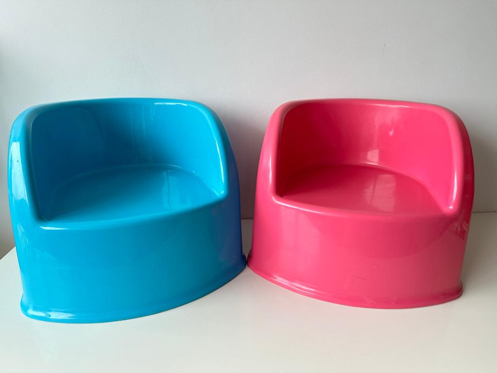 Kuipstoel, stoel 2x voor kind stapelbaar blauw + roze 30 cm, Kinderen en Baby's, Kinderkamer | Tafels en Stoelen, Ophalen of Verzenden