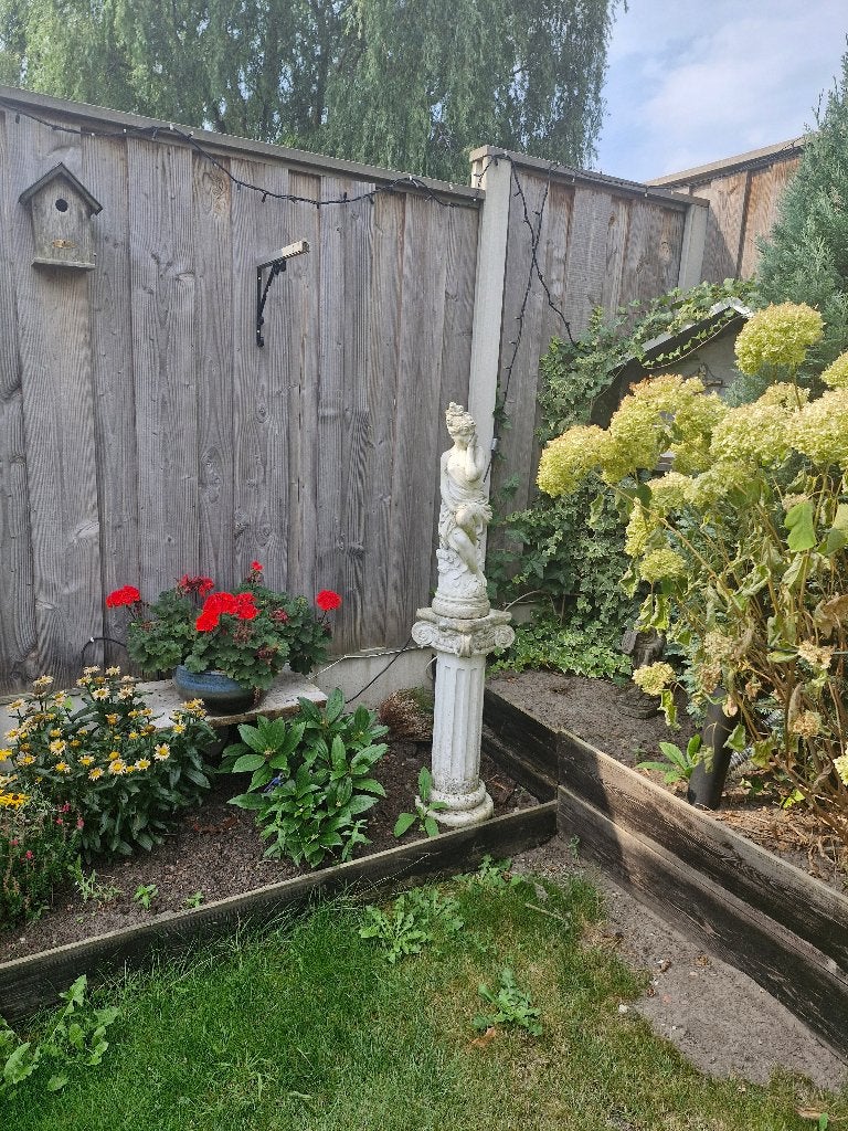 tuin beeld met zuil, Ophalen of Verzenden, Zo goed als nieuw