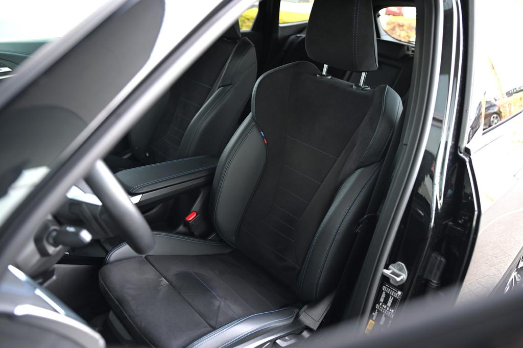 BMW X1 xDrive25e M Sport Automaat / Trekhaak / Sportstoelen, Auto's, BMW, Gebruikt, Zwart, Bedrijf, Hybride Elektrisch/Benzine