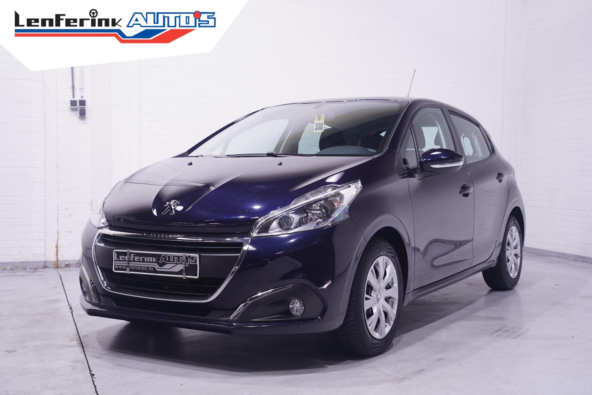 Peugeot 208 1.2 PureTech Blue Lion Airco navigatie NAP stuur, Auto's, Stof, Gebruikt, 1199 cc, 23 km/l