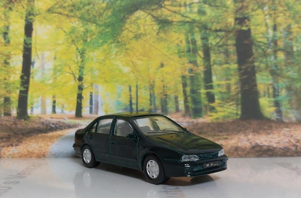 1:43 Fiat Marea 4-door saloon1996 ; Maisto 9631, Hobby en Vrije tijd, Modelauto's | 1:43, Ophalen of Verzenden, Gebruikt, Auto