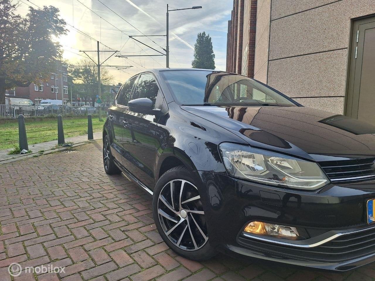 Volkswagen Polo 1.2 TSI Highline, Auto's, Verwarmde buitenspiegels, Euro 6, 4 cilinders, Zwart