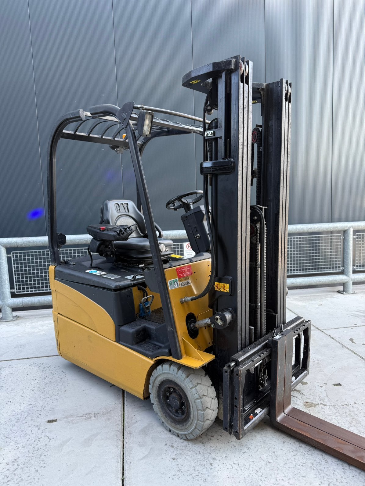 CATERPILLAR EP16NT 1600KG TRIPLEX 4,75M 4900UUR NETTE TRUCK, 1000 tot 2000 kg, Ophalen of Verzenden, Elektrisch, Stapelaar