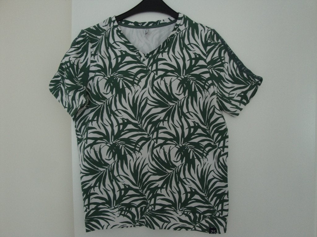 Maat M. ZOSO shirt met groene bladeren print., Maat 38/40 (M), Meerkleurig, Ophalen of Verzenden, Zo goed als nieuw