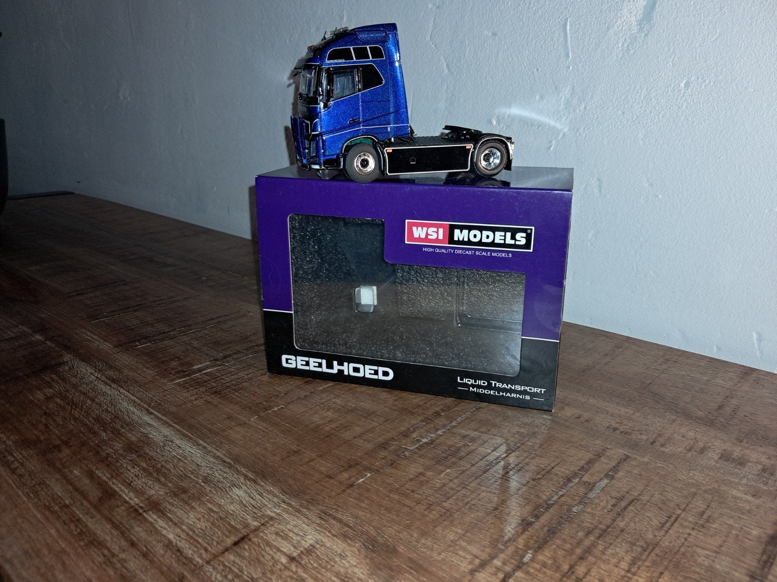 Wsi geelhoed volvo, Hobby en Vrije tijd, Modelauto's | 1:50, Ophalen of Verzenden, Zo goed als nieuw, Bus of Vrachtwagen, Wsi
