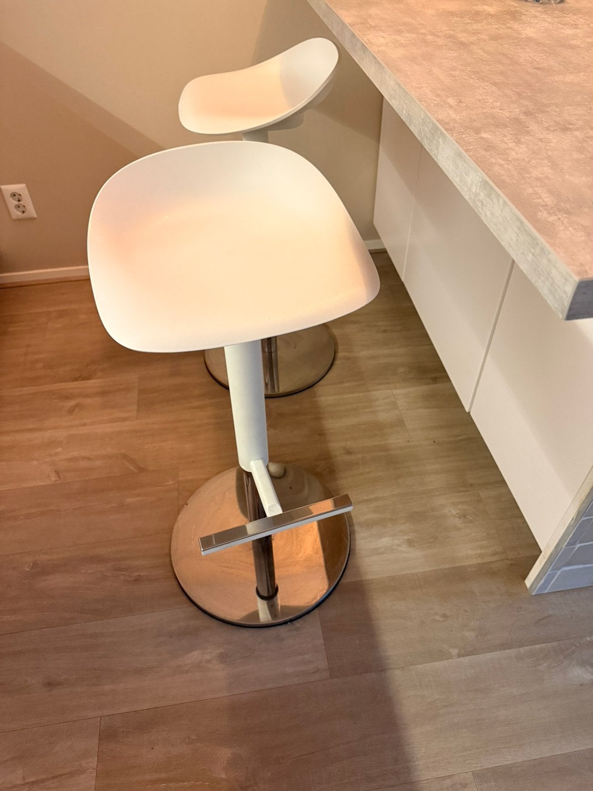 Janinge barkruk Ikea - 2 stuks, Kunststof, 60 tot 90 cm, Ophalen of Verzenden, Zo goed als nieuw