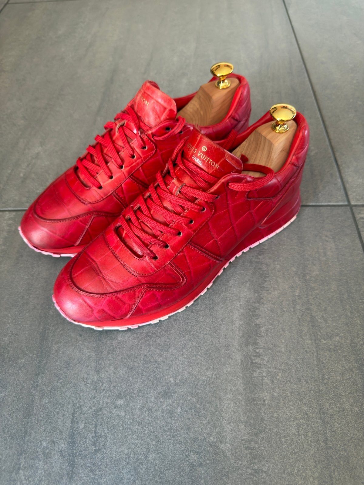 Louis Vuitton Run Away Sneakers Rood maat 40,5, Kleding | Heren, Ophalen of Verzenden, Gedragen, Overige kleuren, Sneakers of Gympen