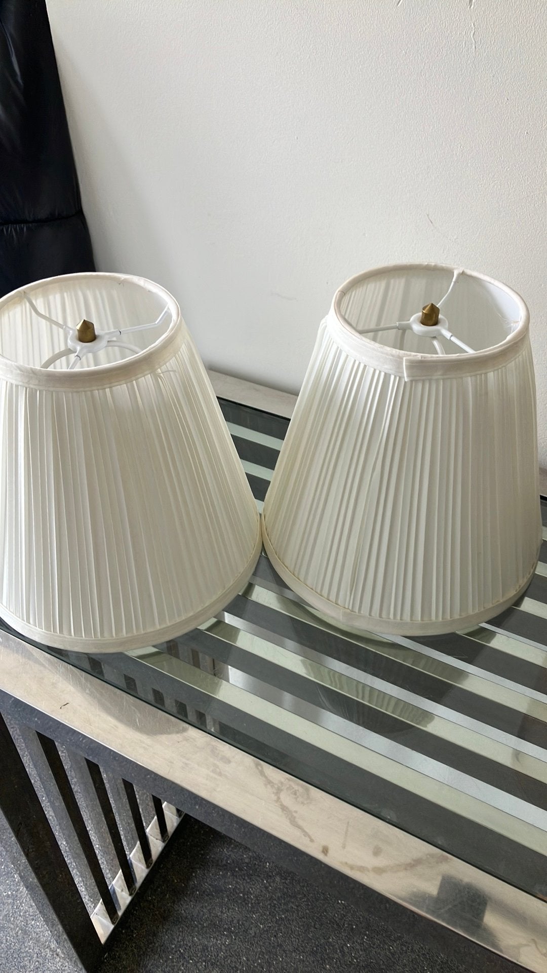 2 wiitte plisse lampenkapjes, Ophalen, Zo goed als nieuw, Rond