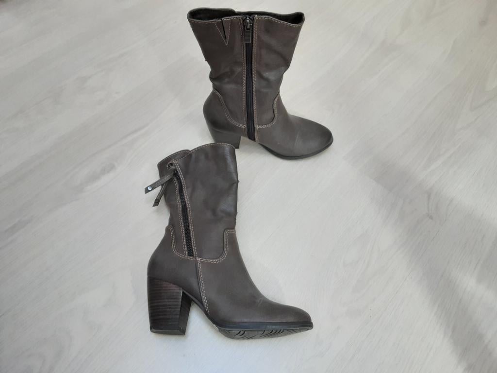 Bruine laarzen met hak maat 36, Kleding | Dames, Schoenen, Ophalen of Verzenden