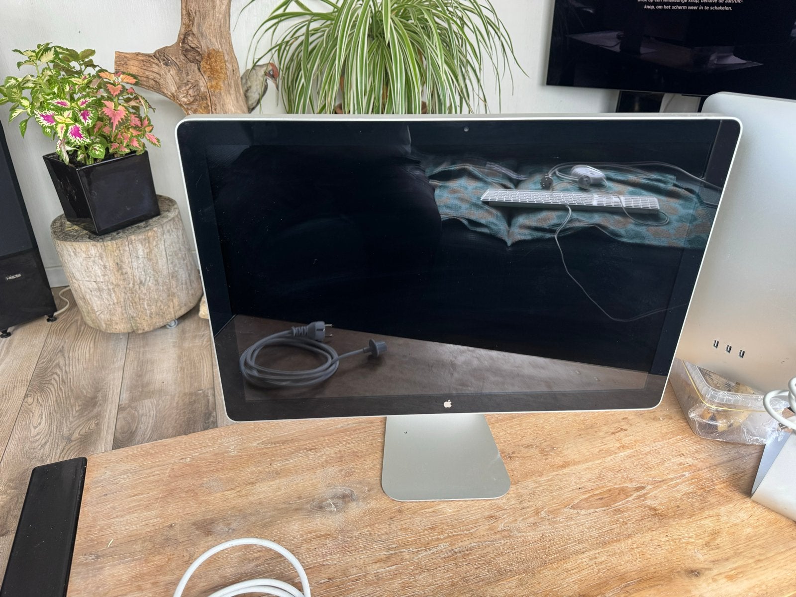 Apple LED Cinema Display 24 inch (Model A1267) - Nieuwstaat, Ophalen, Zo goed als nieuw, Overige resoluties, Ingebouwde speakers