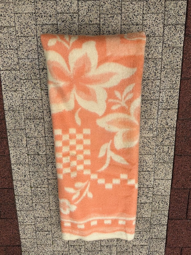 Biedt Aan: Wollen Deken. 224x160cm Wat Breder. TWIJFELAAR !!, Gebruikt, Ophalen of Verzenden, Deken of Dekbed, Twijfelaar