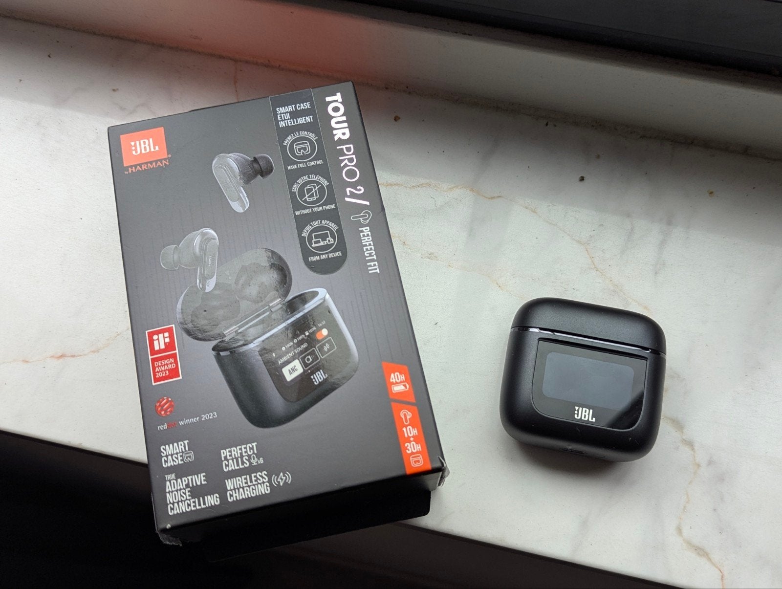 JBL Tour Pro 2