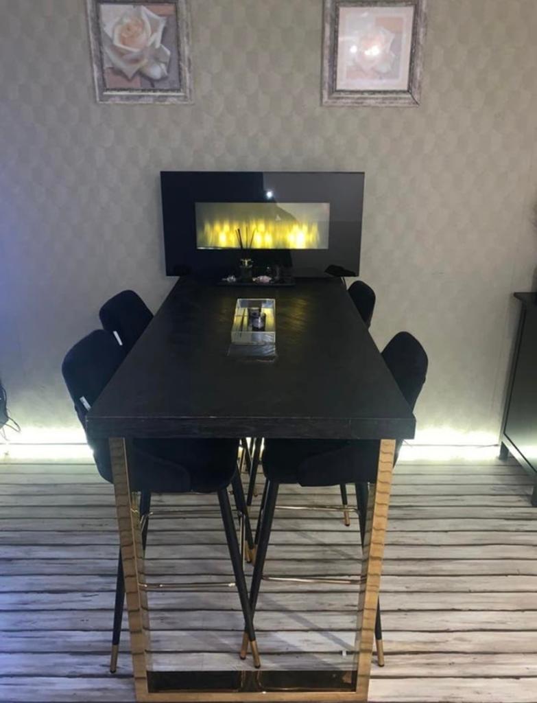 Eettafel/Bartafel/salontafel met 4 Barstoelen - Zwart/Goud, Ophalen, Gebruikt, Met voetsteun, 90 cm of meer