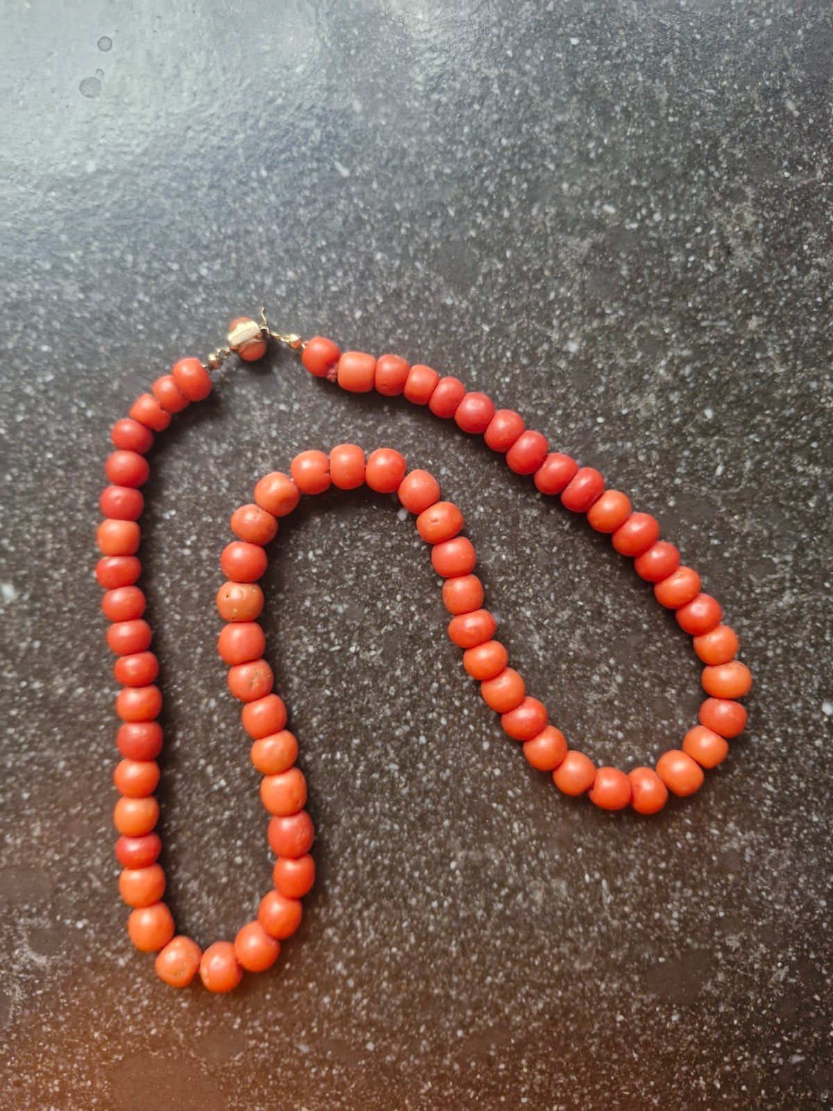 Bloedkoraal ketting met 14k gouden slot - 53cm, 66gr, Sieraden, Tassen en Uiterlijk, Kettingen, Ophalen of Verzenden, Nieuw, Rood