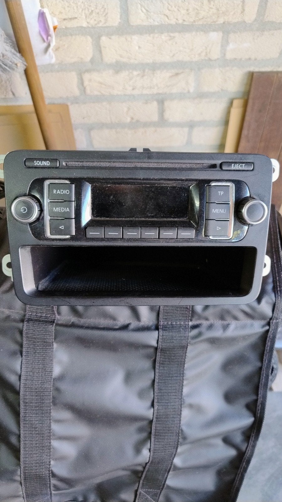 Autoradio inbouw VW Polo origineel., Auto diversen, Autoradio's, Ophalen of Verzenden, Zo goed als nieuw