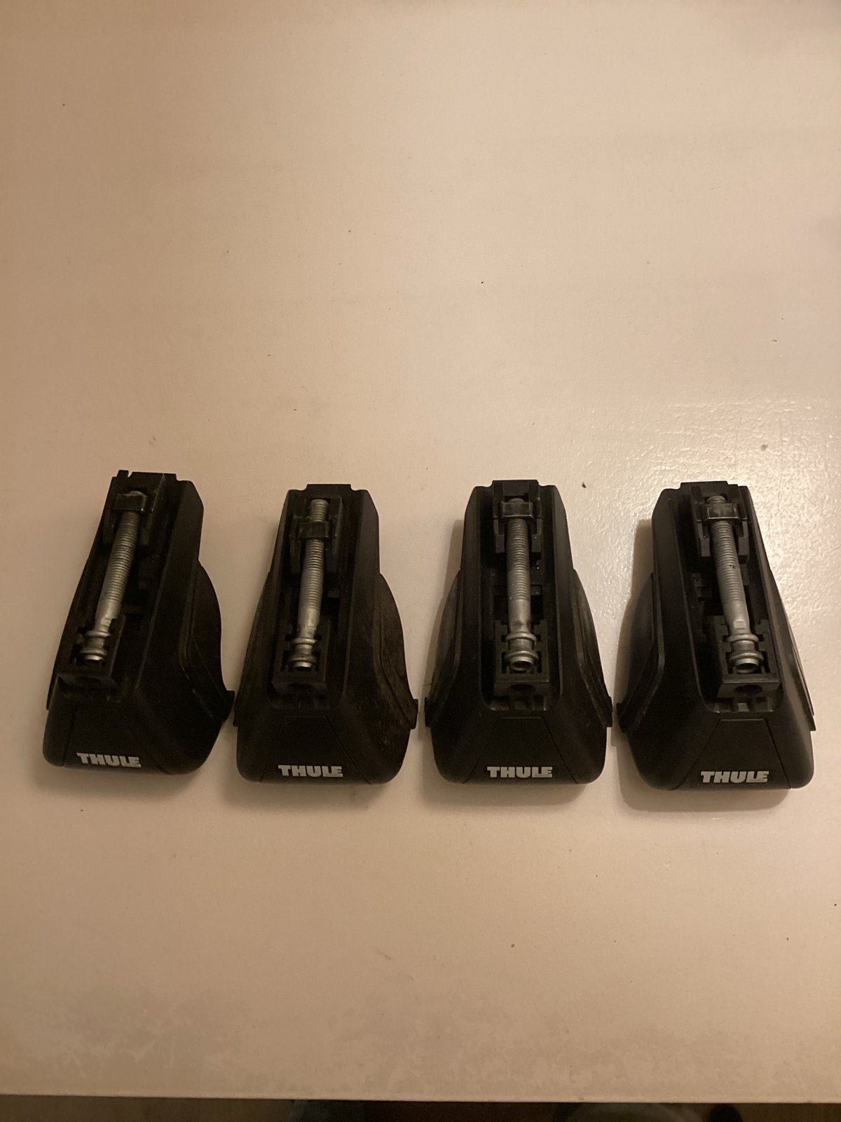 Thule dakdrager voetenset (4 stuks) audi a6 avant 2004-2011, Auto diversen, Dakdragers, Ophalen, Gebruikt