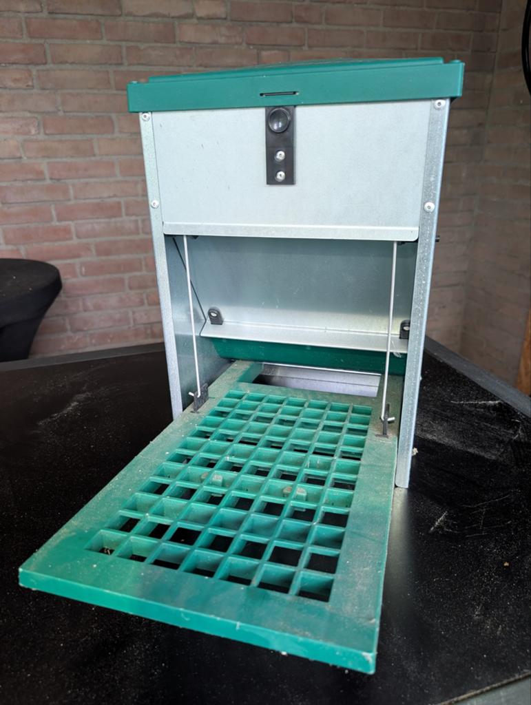 Feed-O-matic 5 kg, Dieren en Toebehoren, Pluimvee | Toebehoren, Ophalen, Drinken en Voederen