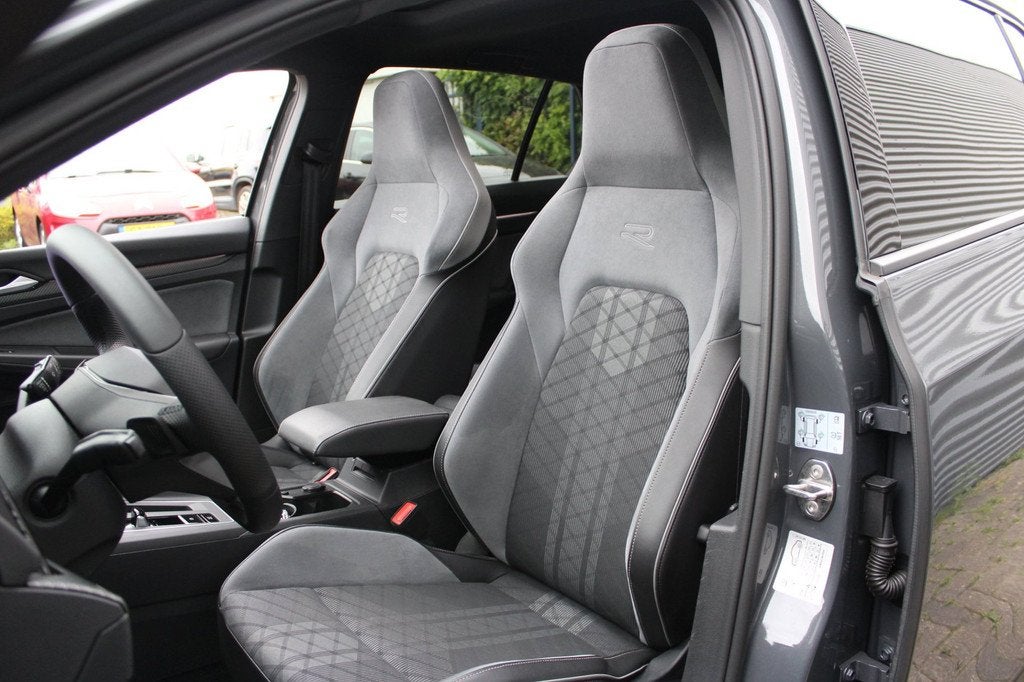 Volkswagen Golf 1.5 eTSI 3x R-Line | Panoramadak | Camera |, Zwart, 4 cilinders, Origineel Nederlands, Bedrijf